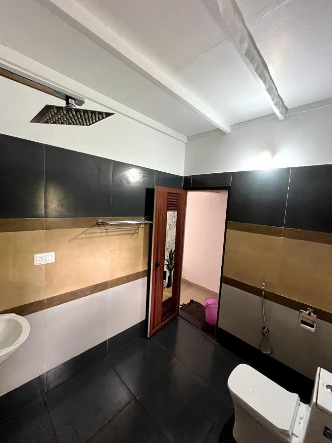 Kayalvarath Paradise Apartment Mundrothuruth ภายนอก รูปภาพ