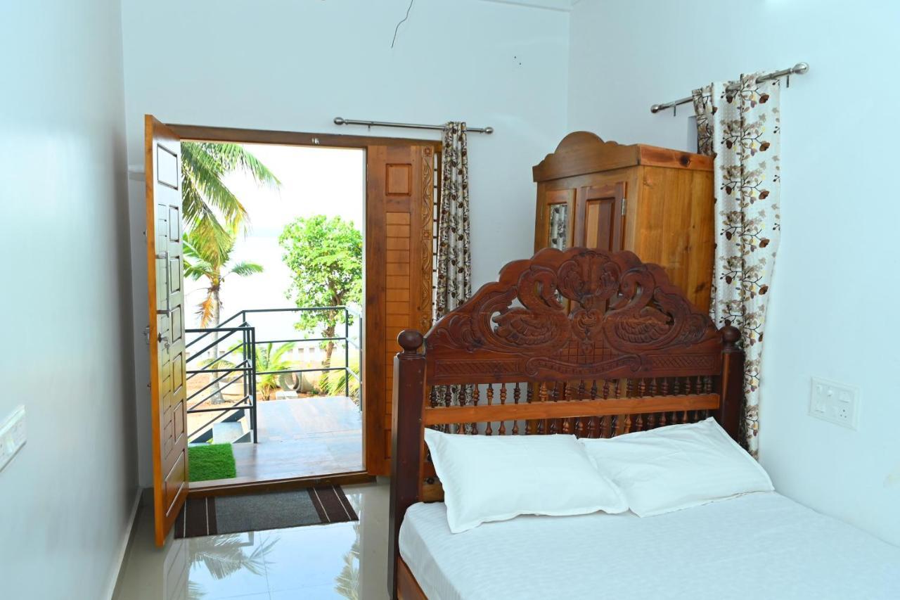 Kayalvarath Paradise Apartment Mundrothuruth ภายนอก รูปภาพ