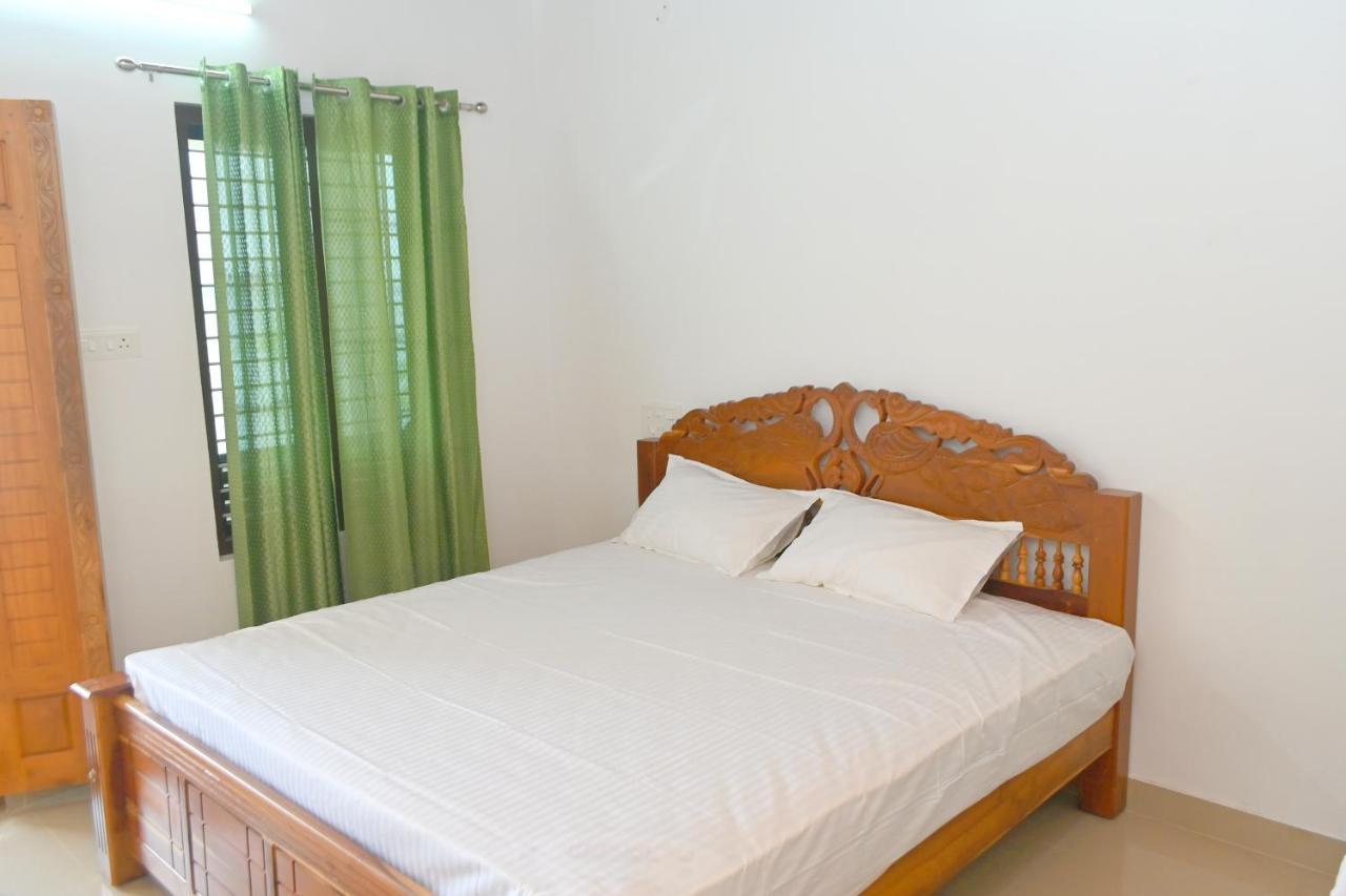 Kayalvarath Paradise Apartment Mundrothuruth ภายนอก รูปภาพ