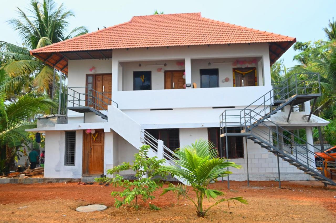 Kayalvarath Paradise Apartment Mundrothuruth ภายนอก รูปภาพ