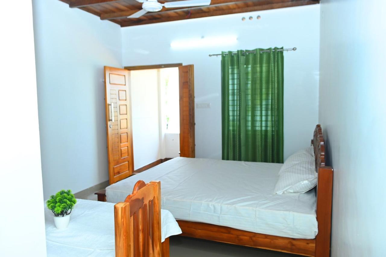 Kayalvarath Paradise Apartment Mundrothuruth ภายนอก รูปภาพ