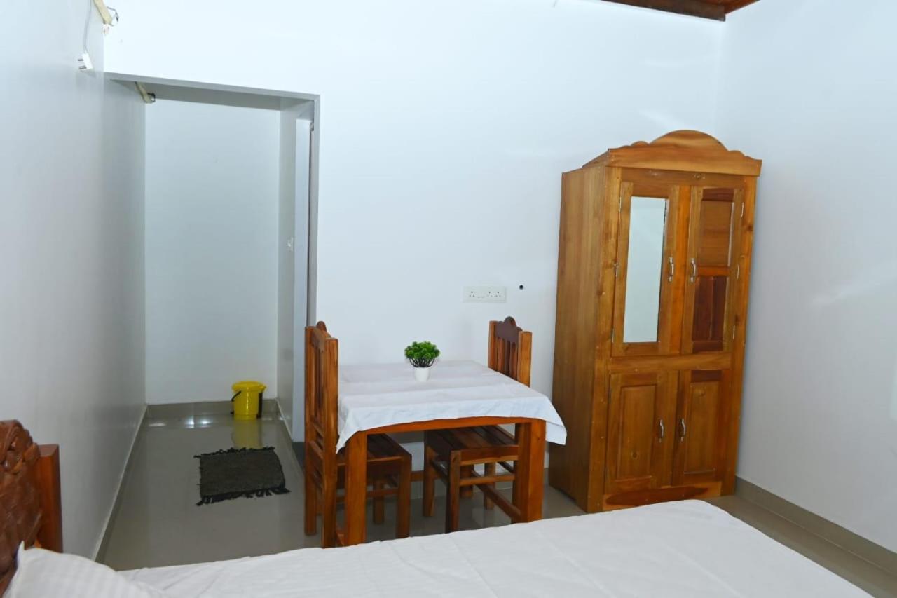 Kayalvarath Paradise Apartment Mundrothuruth ภายนอก รูปภาพ