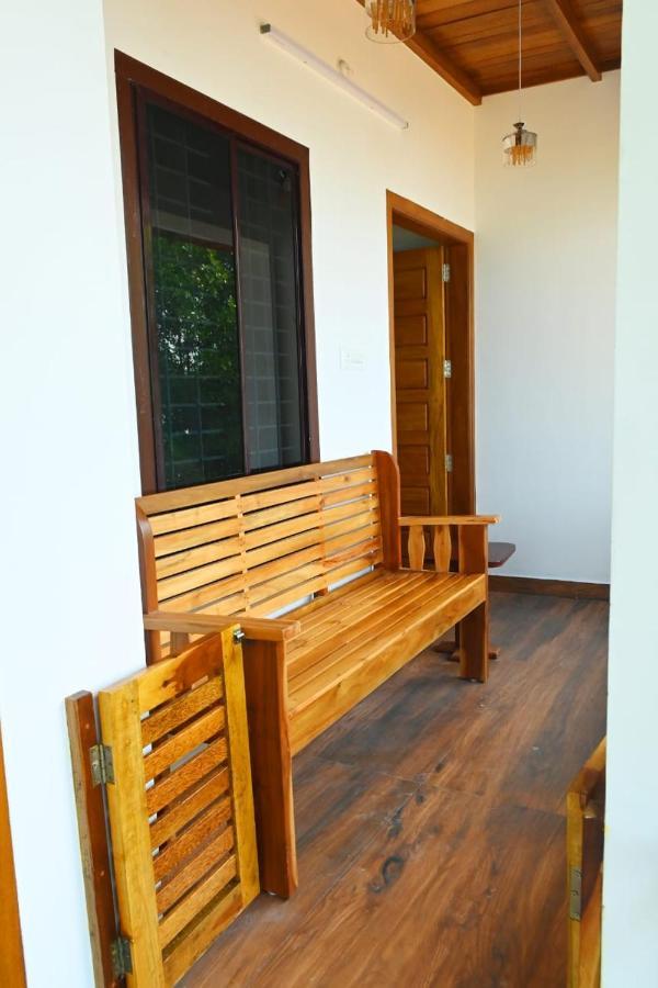Kayalvarath Paradise Apartment Mundrothuruth ภายนอก รูปภาพ