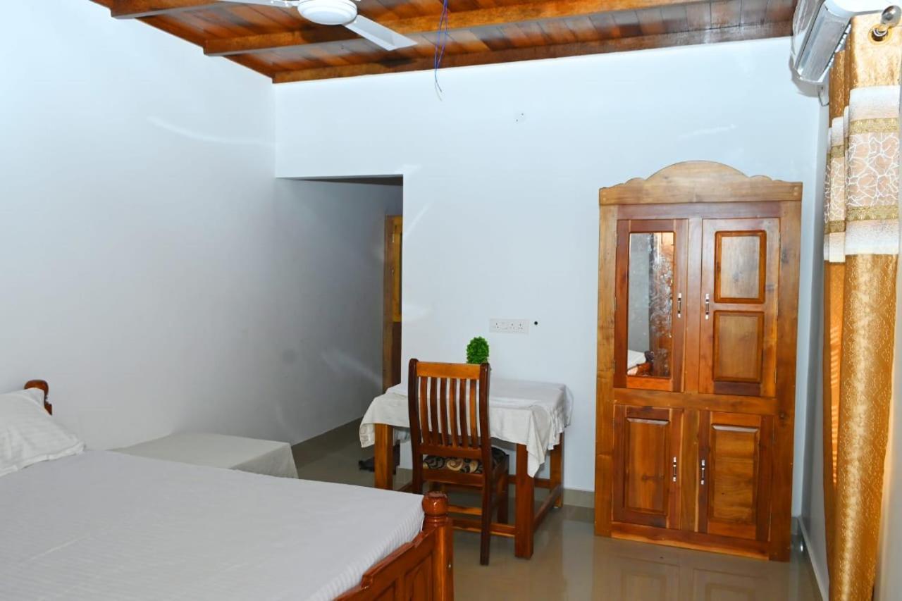 Kayalvarath Paradise Apartment Mundrothuruth ภายนอก รูปภาพ