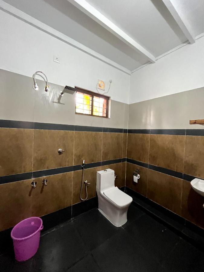 Kayalvarath Paradise Apartment Mundrothuruth ภายนอก รูปภาพ