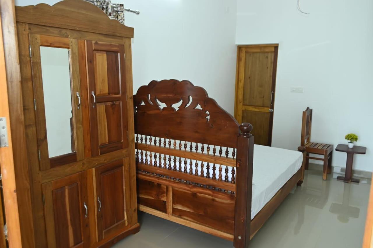 Kayalvarath Paradise Apartment Mundrothuruth ภายนอก รูปภาพ