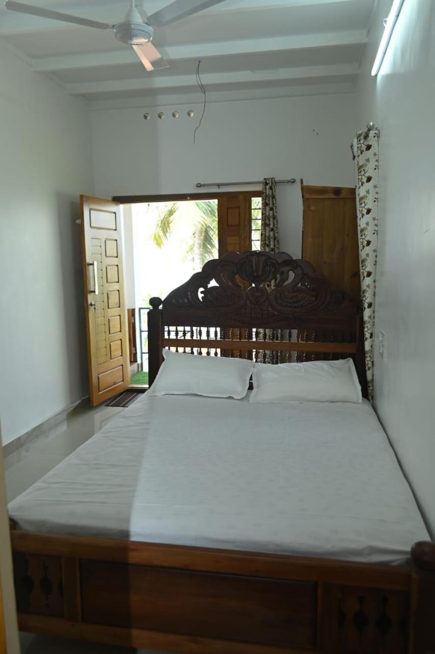 Kayalvarath Paradise Apartment Mundrothuruth ภายนอก รูปภาพ